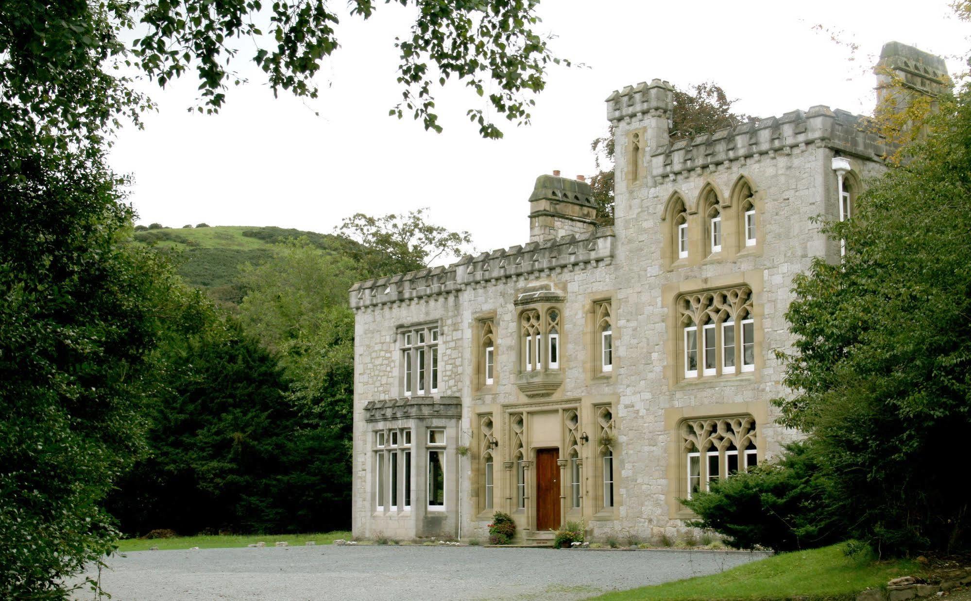 Ffarm Country House 애버갤리 외부 사진